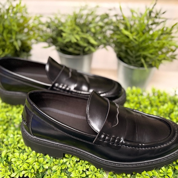 H&M Sleek Black Leather Loafers - Picture 3 of 9